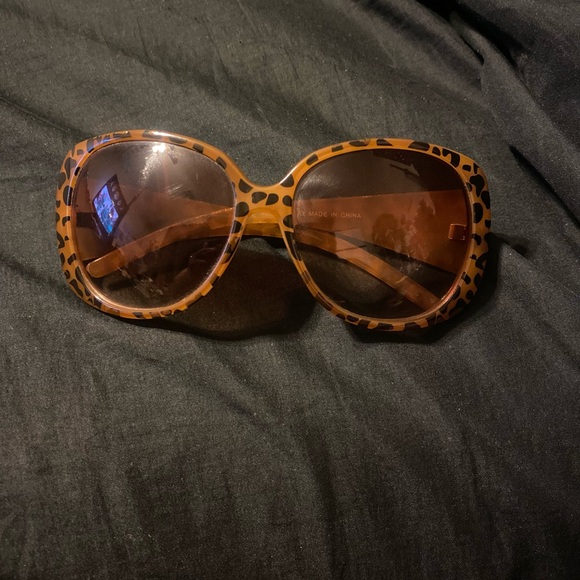 Sun Glasses - Picture 1 of 1